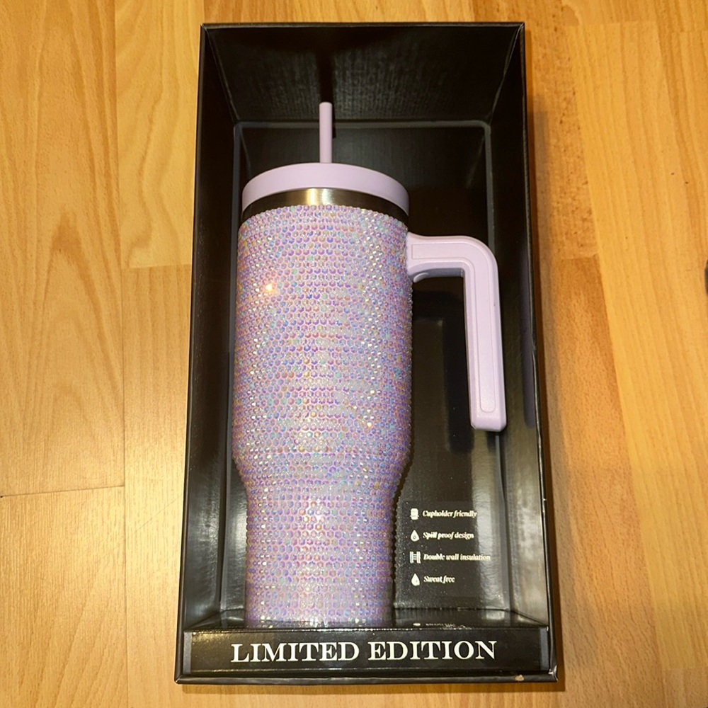 SOLD!!! Hydrapeak limited edition tumbler - Picture 1 of 3